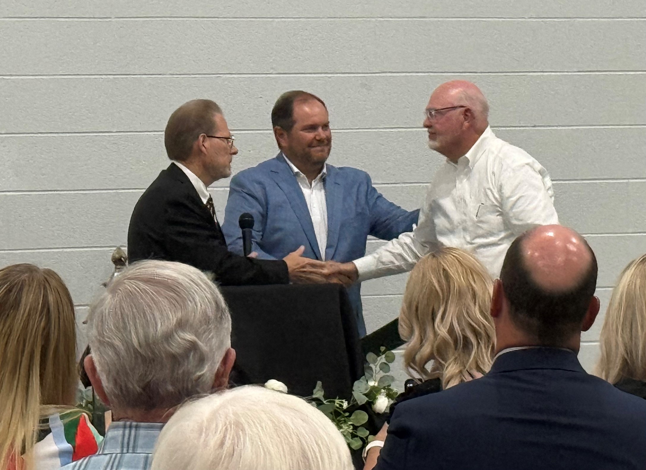 Senator Joey Hensley and State Representative Jody Barrett presented Judge Spitzer with a resolution.on